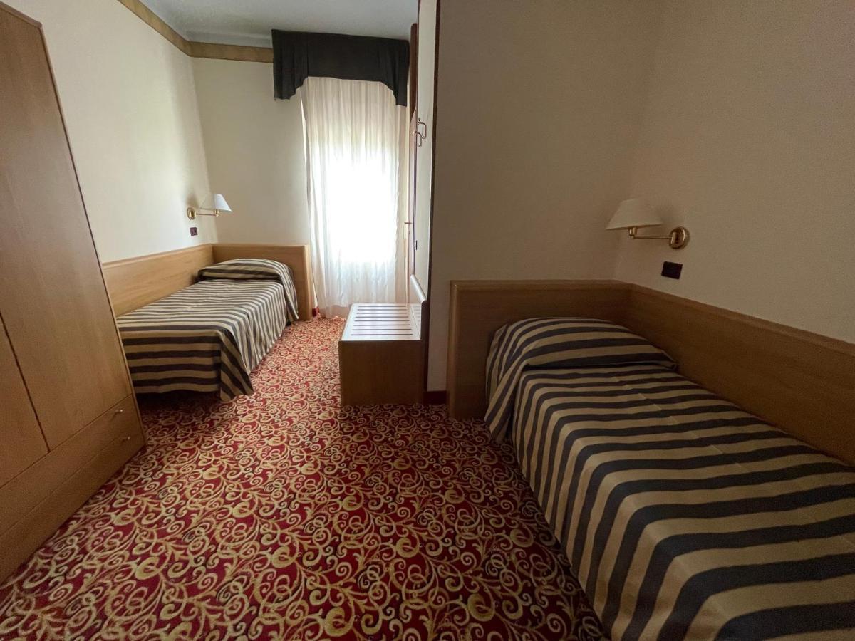 Hotel Giardinetto 데센자노델가르다 외부 사진