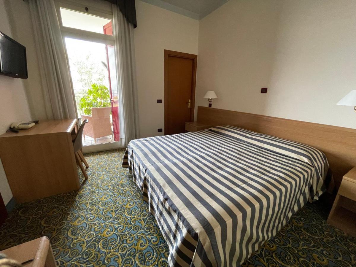 Hotel Giardinetto 데센자노델가르다 외부 사진