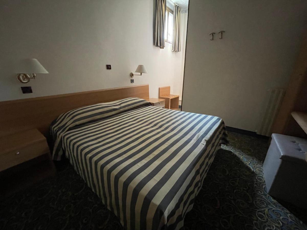 Hotel Giardinetto 데센자노델가르다 외부 사진