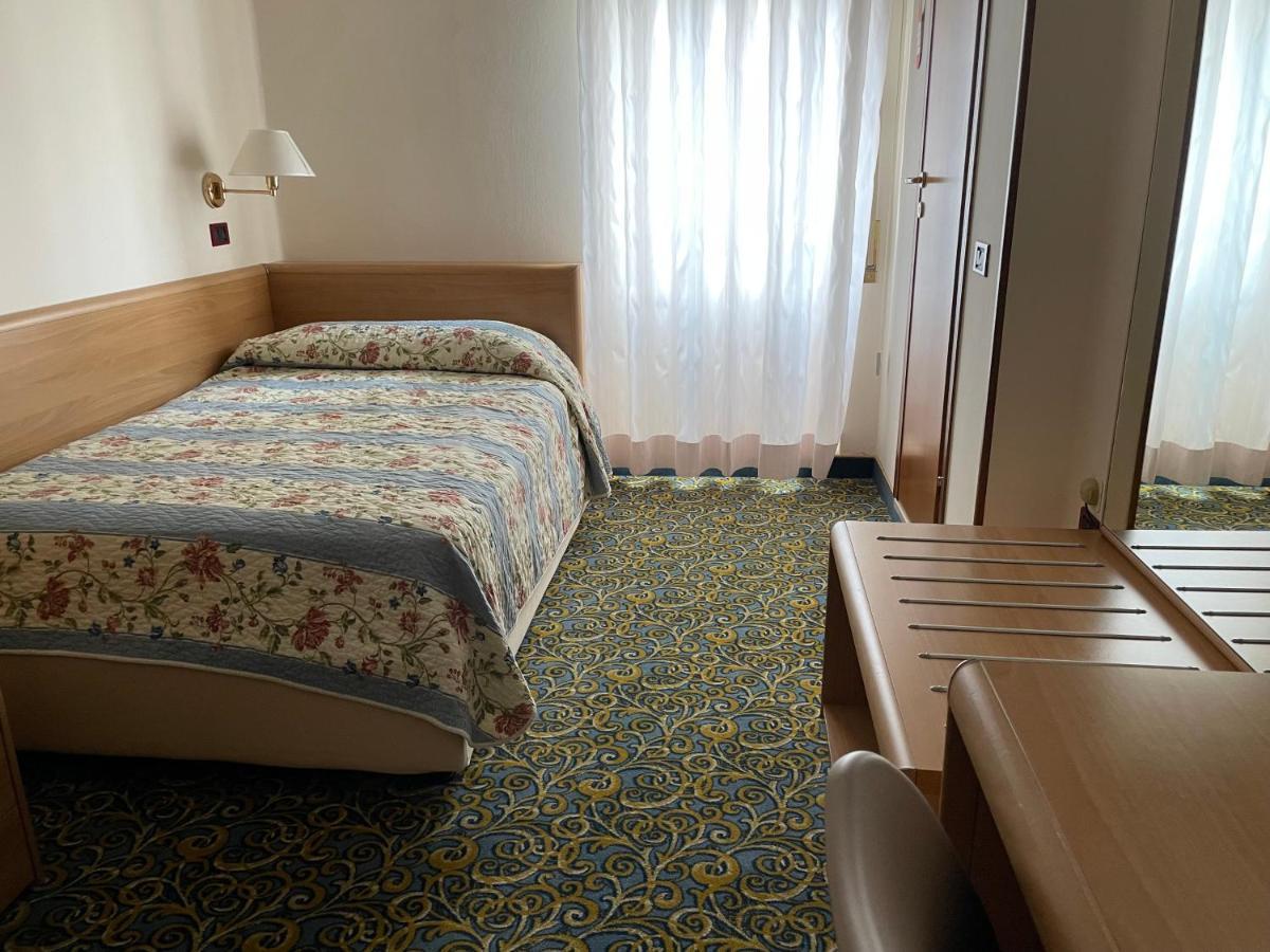 Hotel Giardinetto 데센자노델가르다 외부 사진