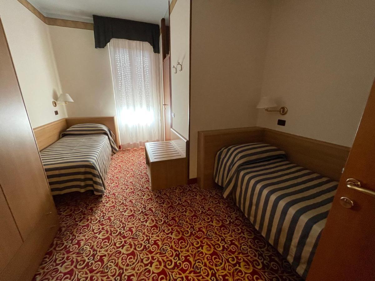 Hotel Giardinetto 데센자노델가르다 외부 사진