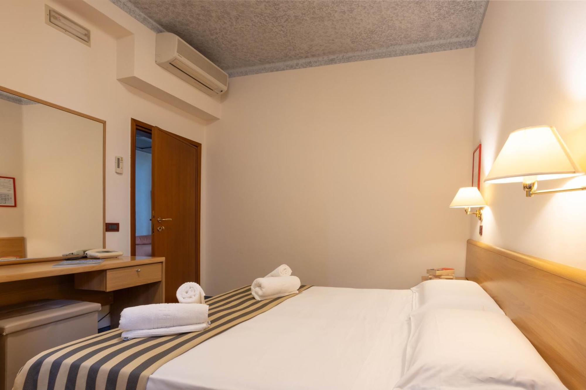 Hotel Giardinetto 데센자노델가르다 외부 사진