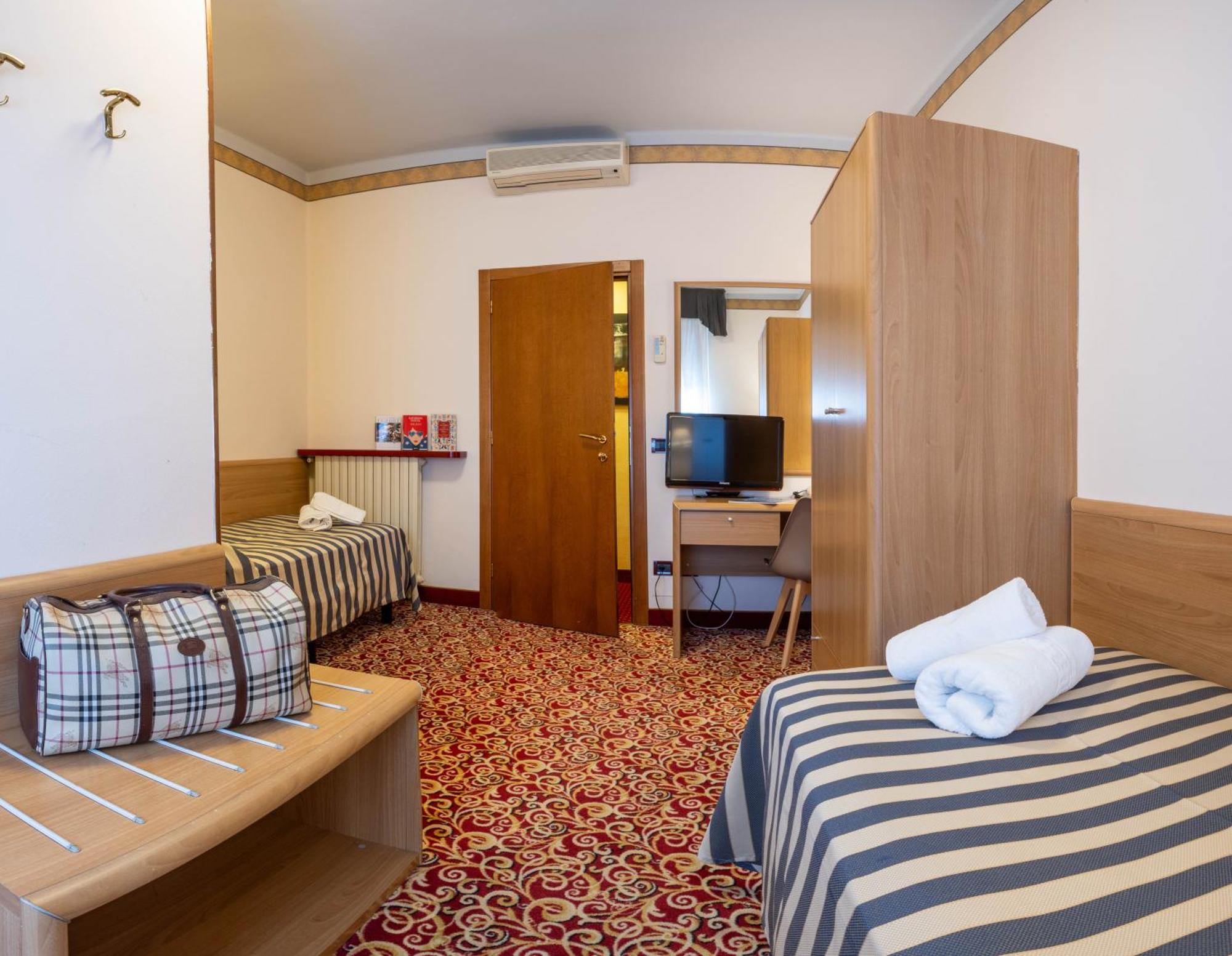 Hotel Giardinetto 데센자노델가르다 외부 사진