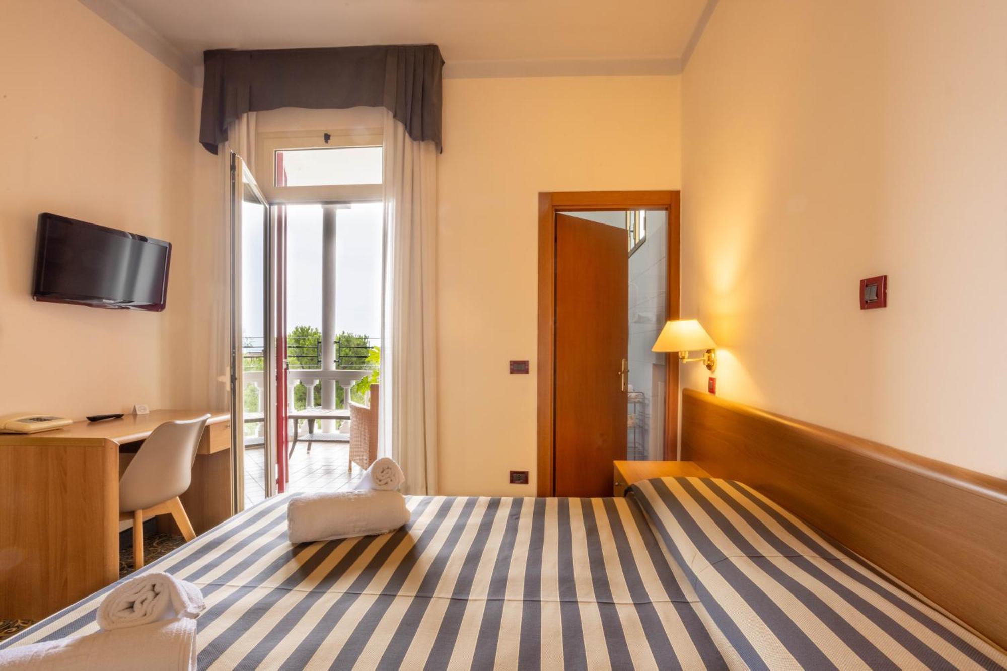 Hotel Giardinetto 데센자노델가르다 외부 사진
