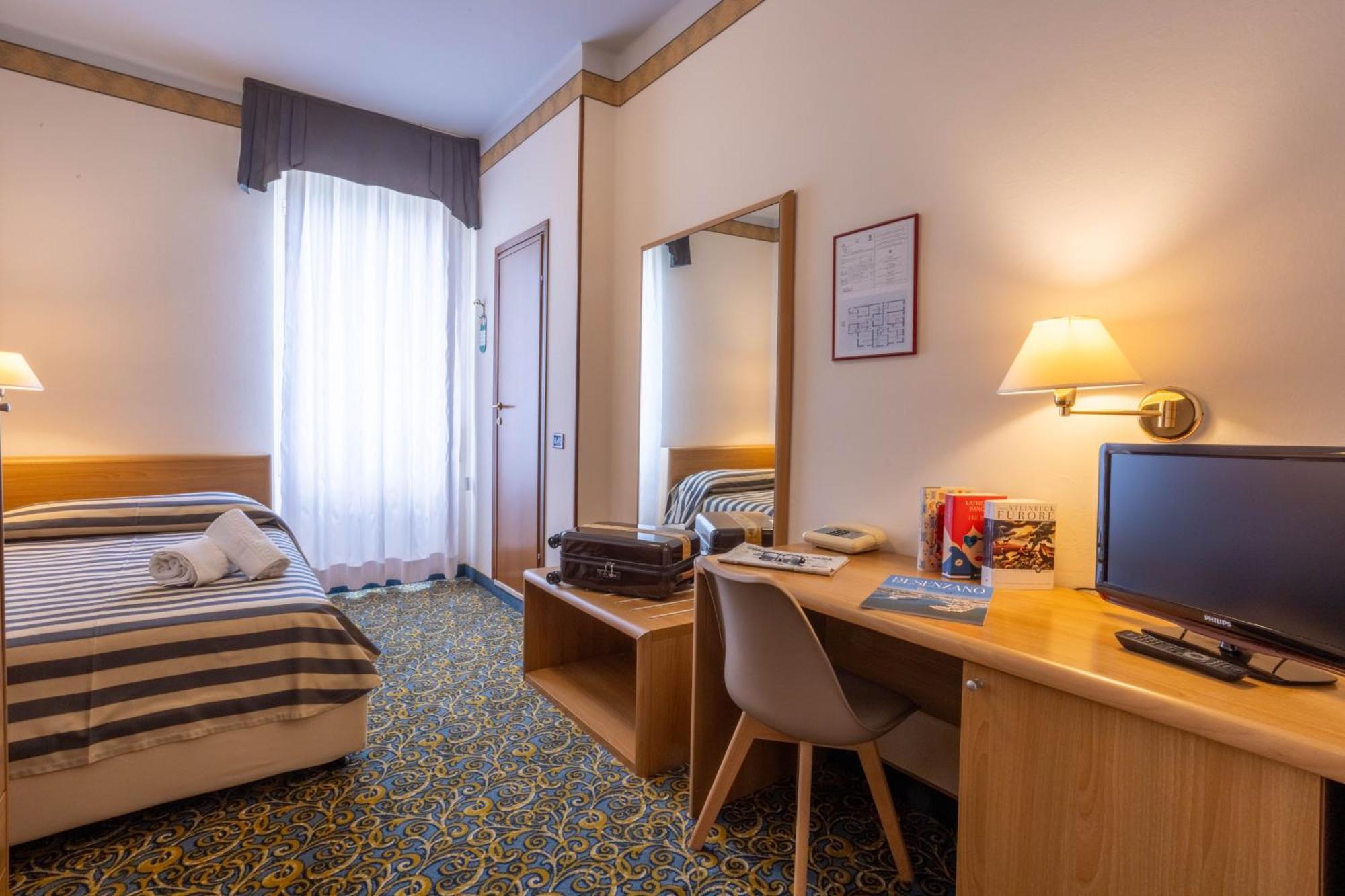 Hotel Giardinetto 데센자노델가르다 외부 사진