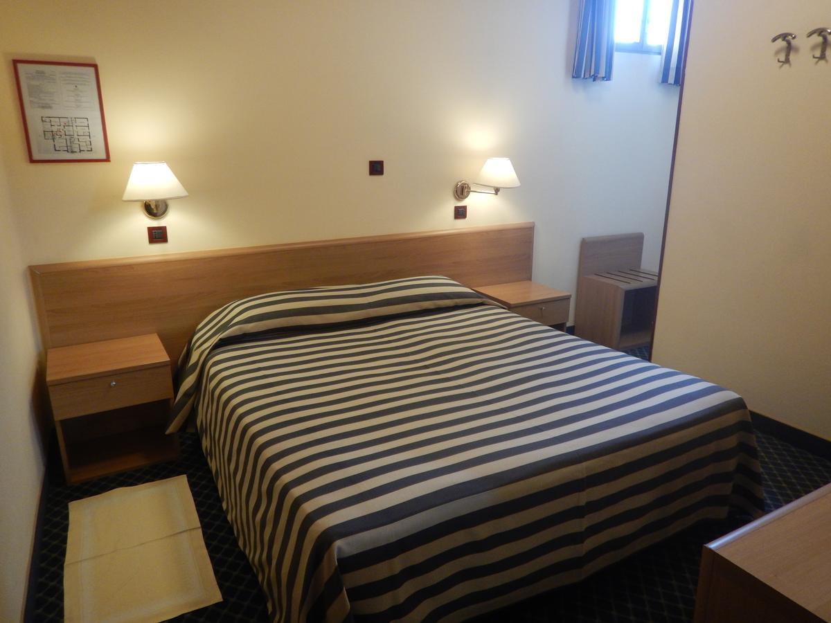 Hotel Giardinetto 데센자노델가르다 외부 사진