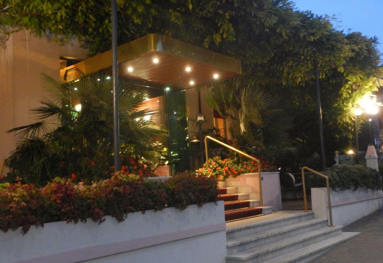 Hotel Giardinetto 데센자노델가르다 외부 사진